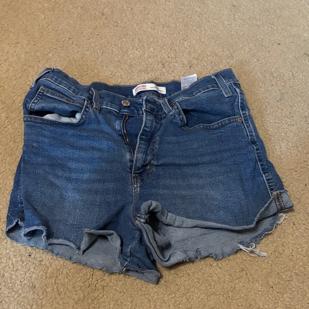 Women’s Levi Jean shorts